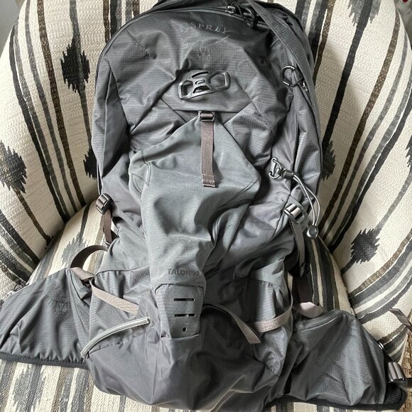 Osprey Talon 22L Men's Hiking Backpack with Hipbelt, Eclipse Grey, Large/X-Large - Picture 1 of 4